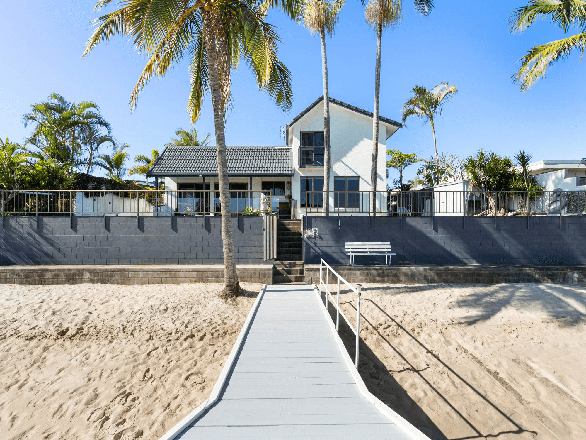 17 Bahia Court, BROADBEACH WATERS, QLD 4218