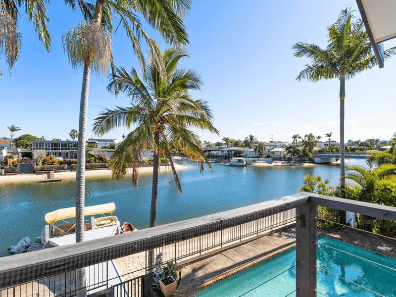 17 Bahia Court, BROADBEACH WATERS, QLD 4218