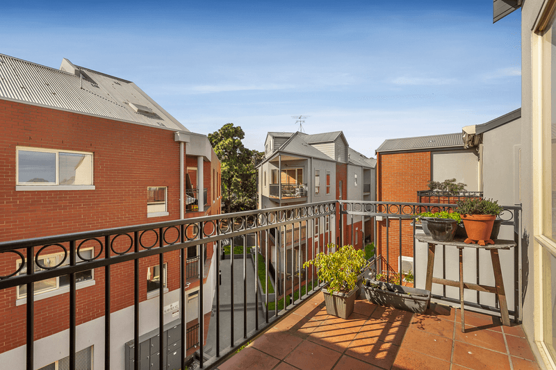 18/16 Mawbey Street, Kensington, VIC 3031