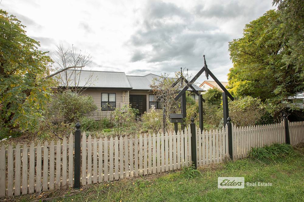 9 LIVINGSTON Street, NARACOORTE, SA 5271