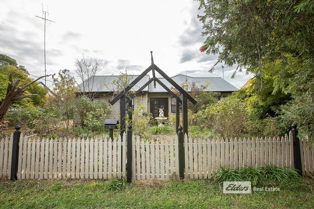 9 LIVINGSTON Street, NARACOORTE, SA 5271