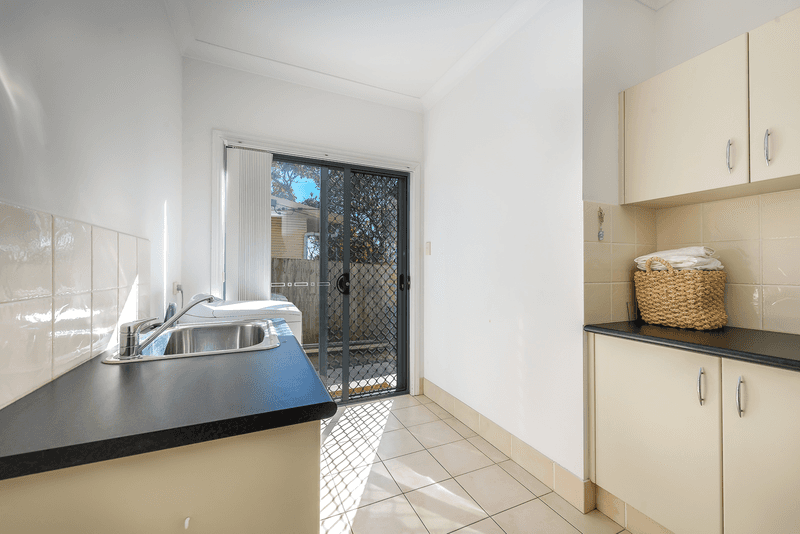 2/76 Falconer Street, SOUTHPORT, QLD 4215