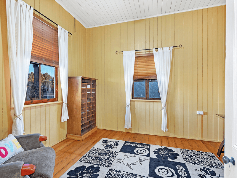 5 Pemberton Street, Booval, QLD 4304