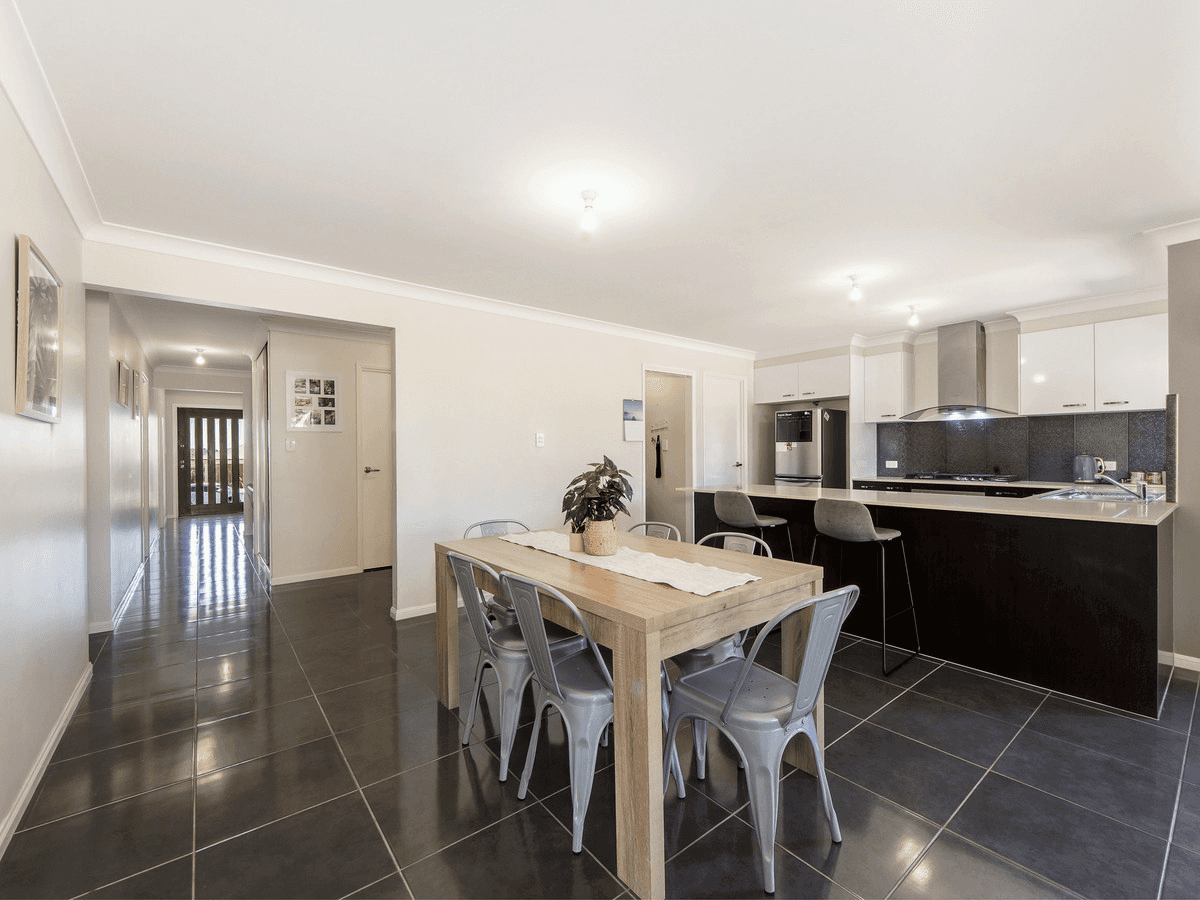 17 Willow Close, Raceview, QLD 4305
