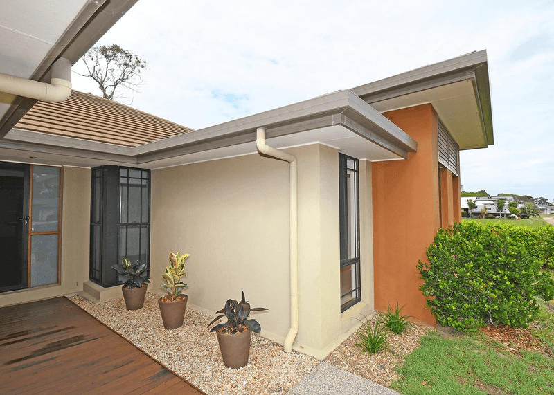 26 Sirenia Drive, BURRUM HEADS, QLD 4659