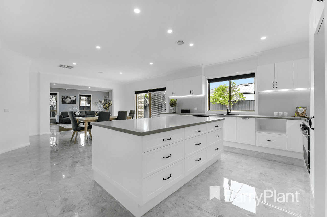 7 Radiata Close, Manor Lakes, VIC 3024