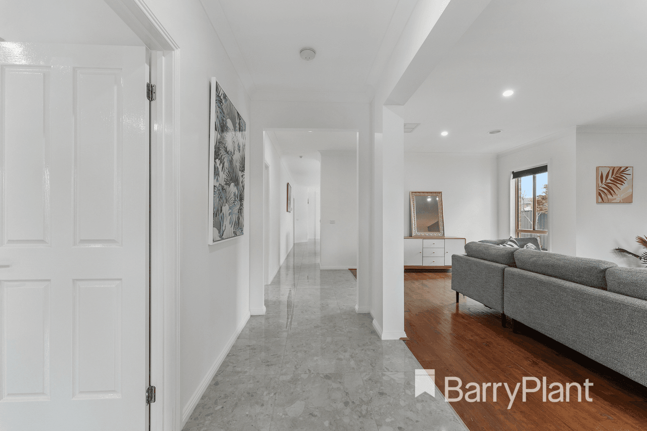 7 Radiata Close, Manor Lakes, VIC 3024