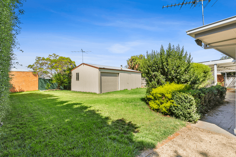 3 Dunwinnie Court, Hamlyn Heights, VIC 3215