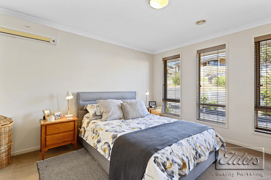 14 Irrabella Place, KANGAROO FLAT, VIC 3555