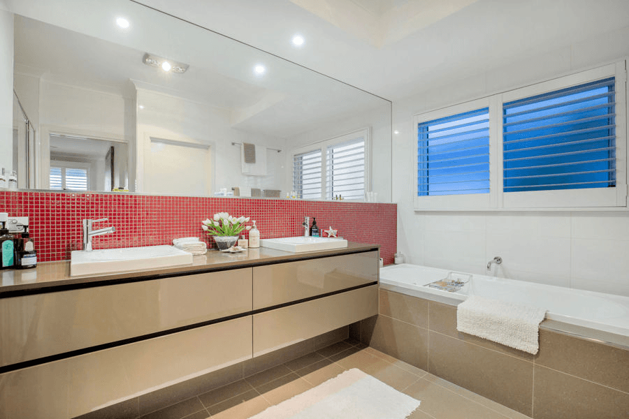 8 Sunset Place, JACOBS WELL, QLD 4208