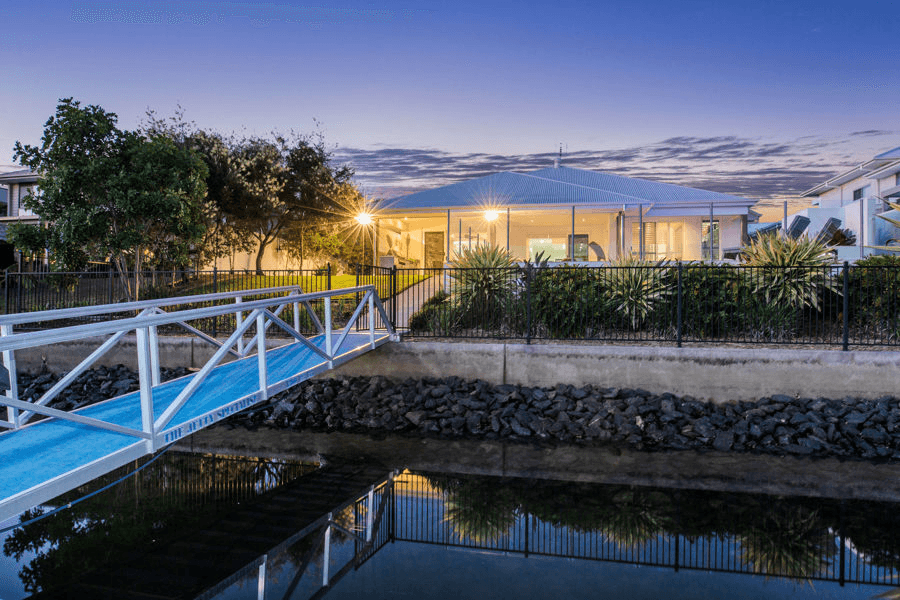 8 Sunset Place, JACOBS WELL, QLD 4208