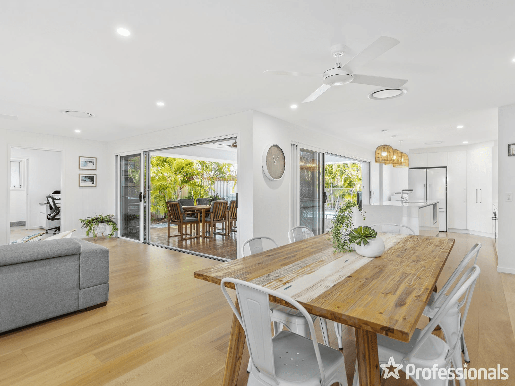 10 Cuckoo Crescent, BURLEIGH WATERS, QLD 4220