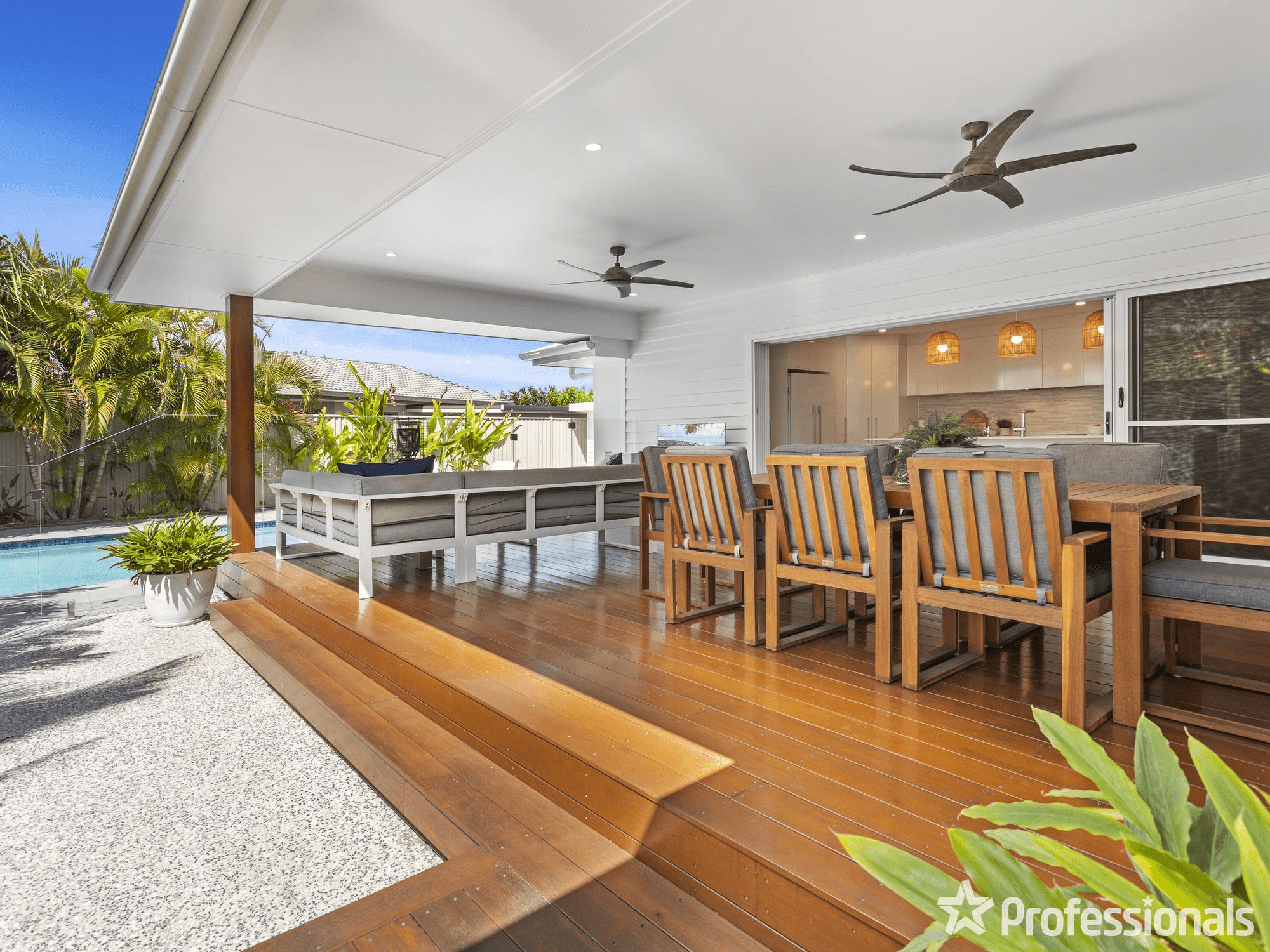 10 Cuckoo Crescent, BURLEIGH WATERS, QLD 4220