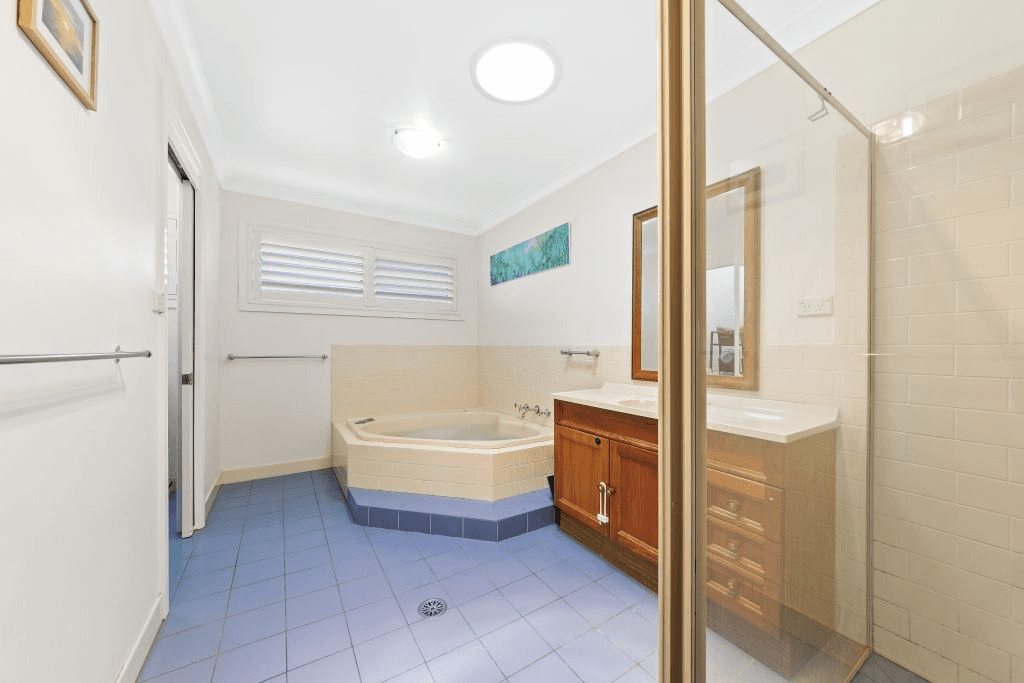 16 Mackenzie Avenue, Woy Woy, NSW 2256