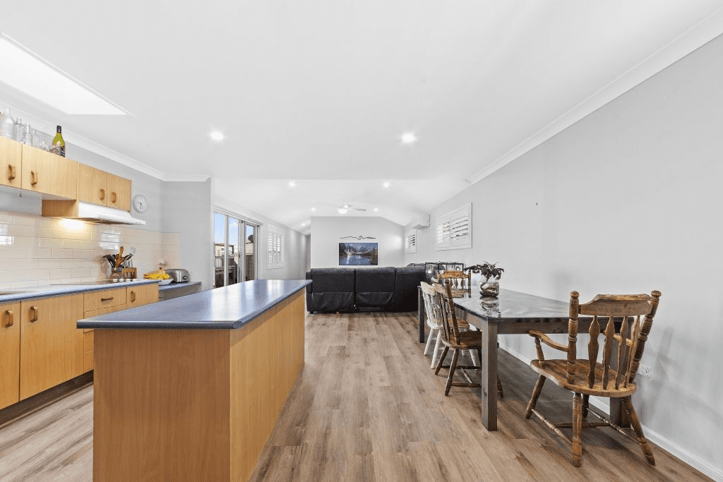 16 Mackenzie Avenue, Woy Woy, NSW 2256