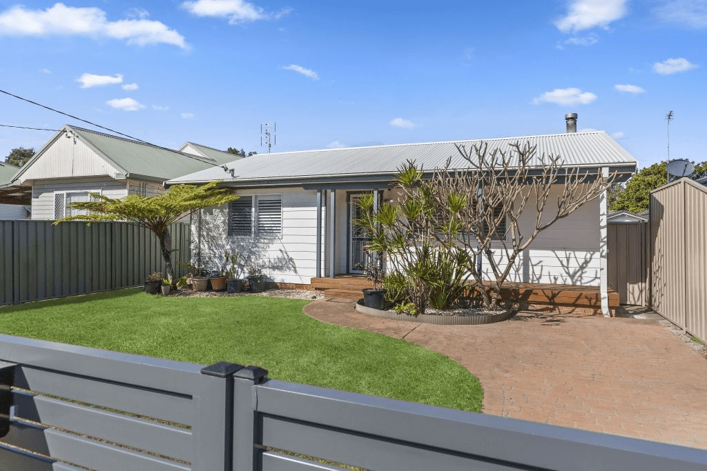 16 Mackenzie Avenue, Woy Woy, NSW 2256