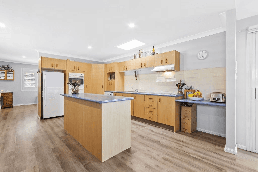 16 Mackenzie Avenue, Woy Woy, NSW 2256