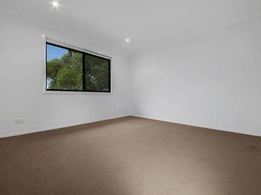 33 Hill Crescent, West Gladstone, QLD 4680