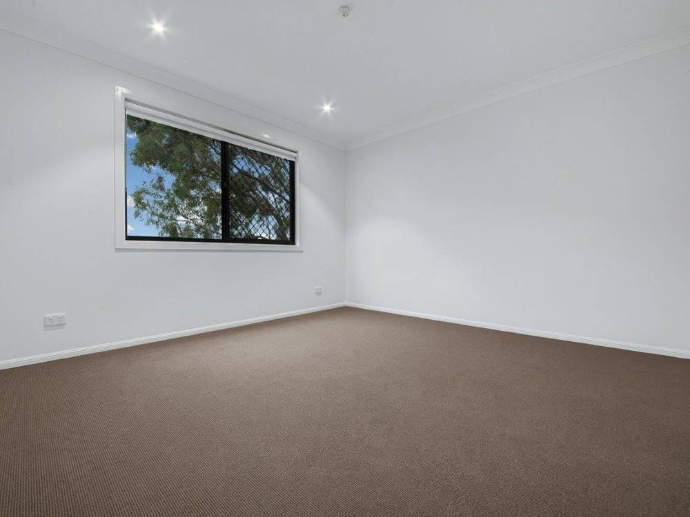 33 Hill Crescent, West Gladstone, QLD 4680