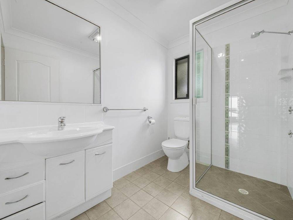 33 Hill Crescent, West Gladstone, QLD 4680
