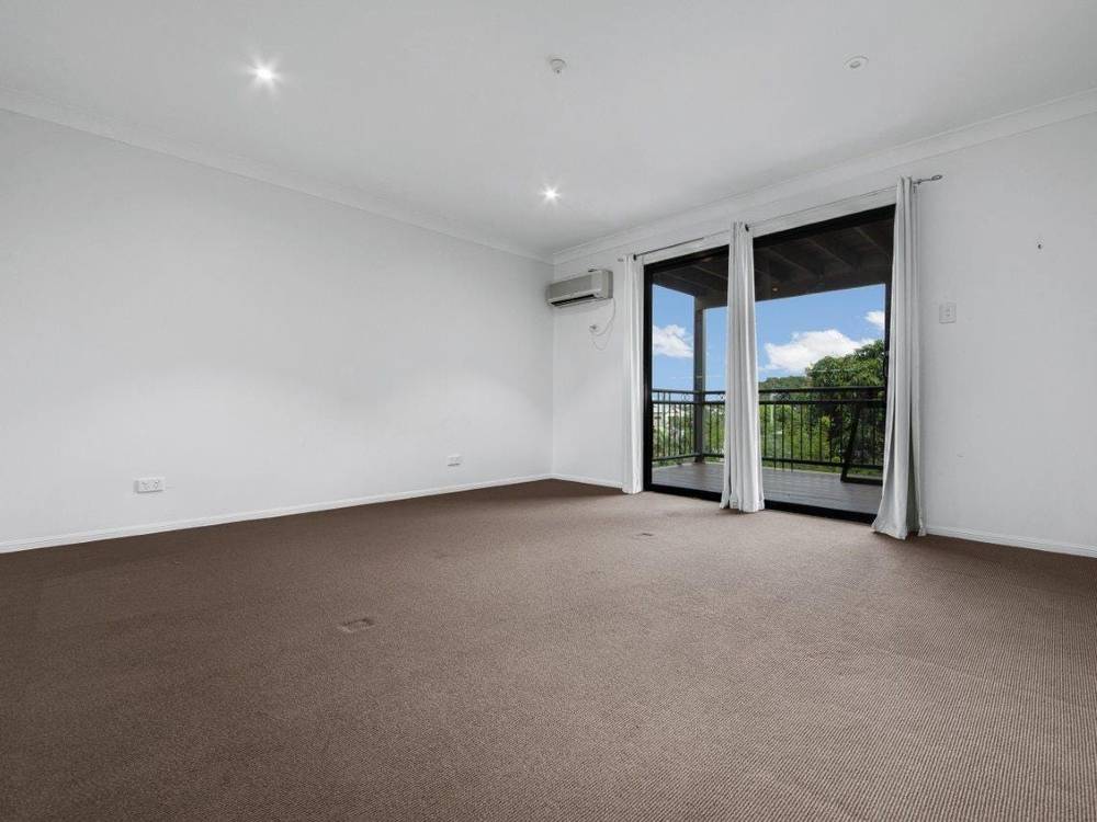 33 Hill Crescent, West Gladstone, QLD 4680