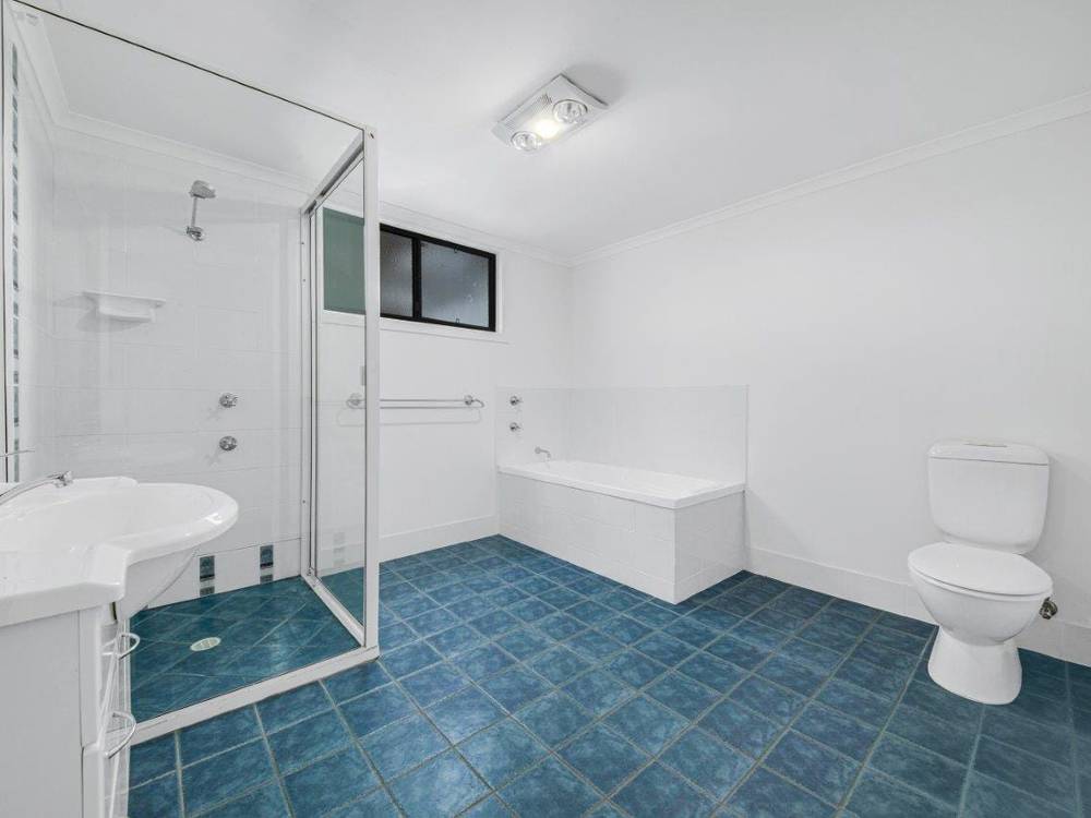 33 Hill Crescent, West Gladstone, QLD 4680