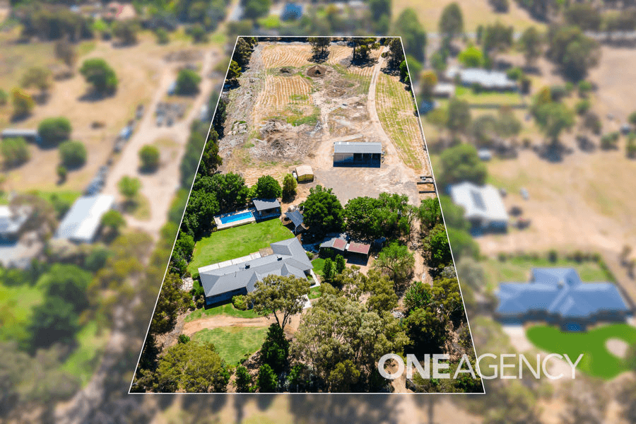 102 MITCHELL ROAD, LAKE ALBERT, NSW 2650