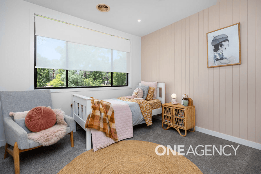 102 MITCHELL ROAD, LAKE ALBERT, NSW 2650