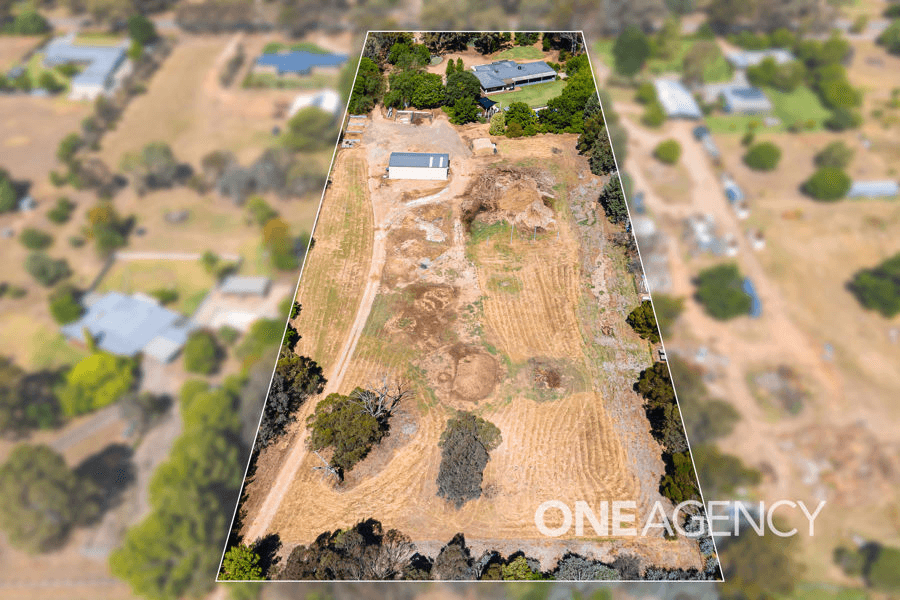 102 MITCHELL ROAD, LAKE ALBERT, NSW 2650