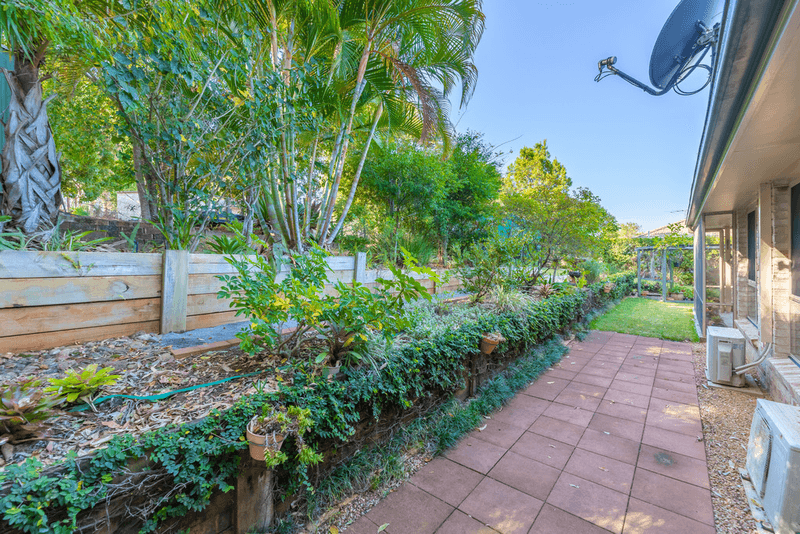 6 Persea Place, GLASS HOUSE MOUNTAINS, QLD 4518