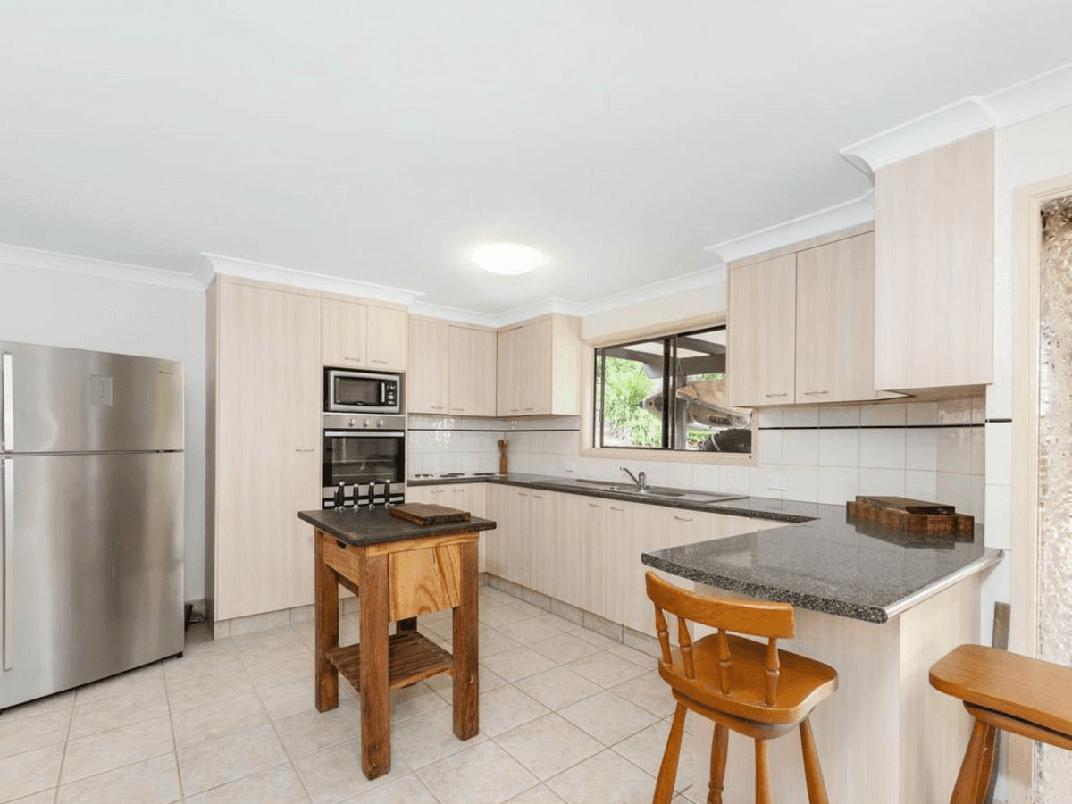 22 Tarrant Drive, MUDGEERABA, QLD 4213