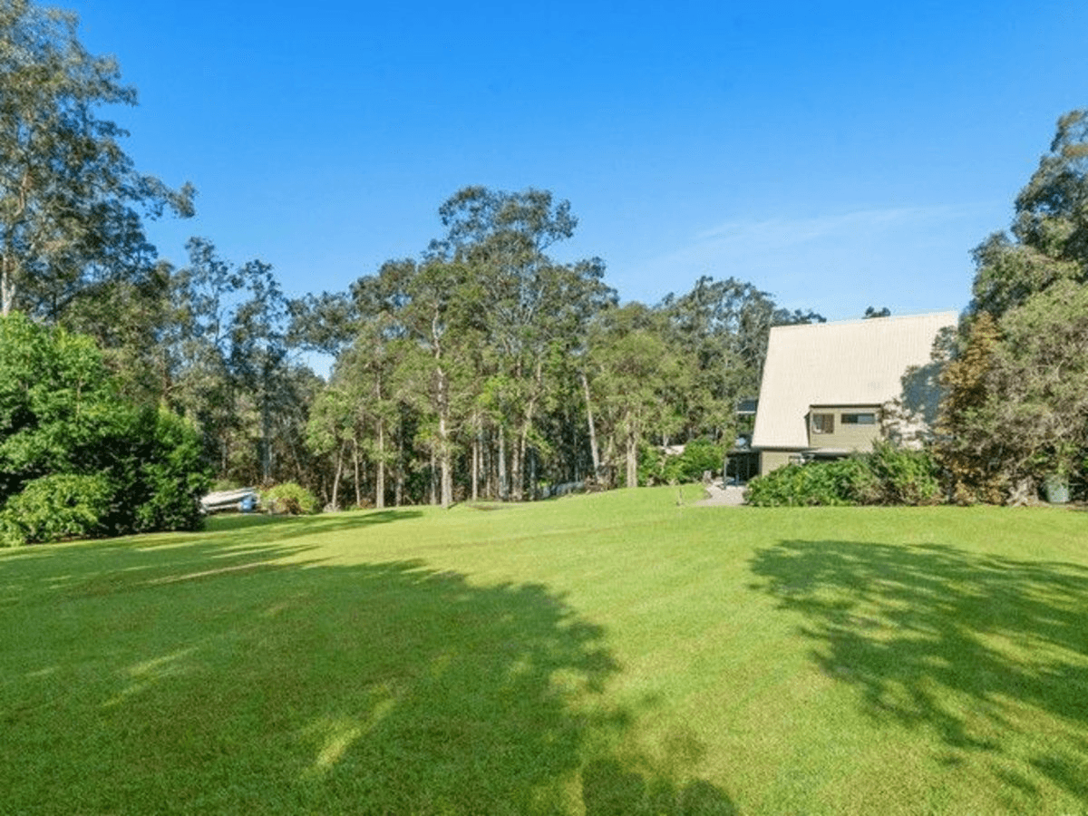 22 Tarrant Drive, MUDGEERABA, QLD 4213