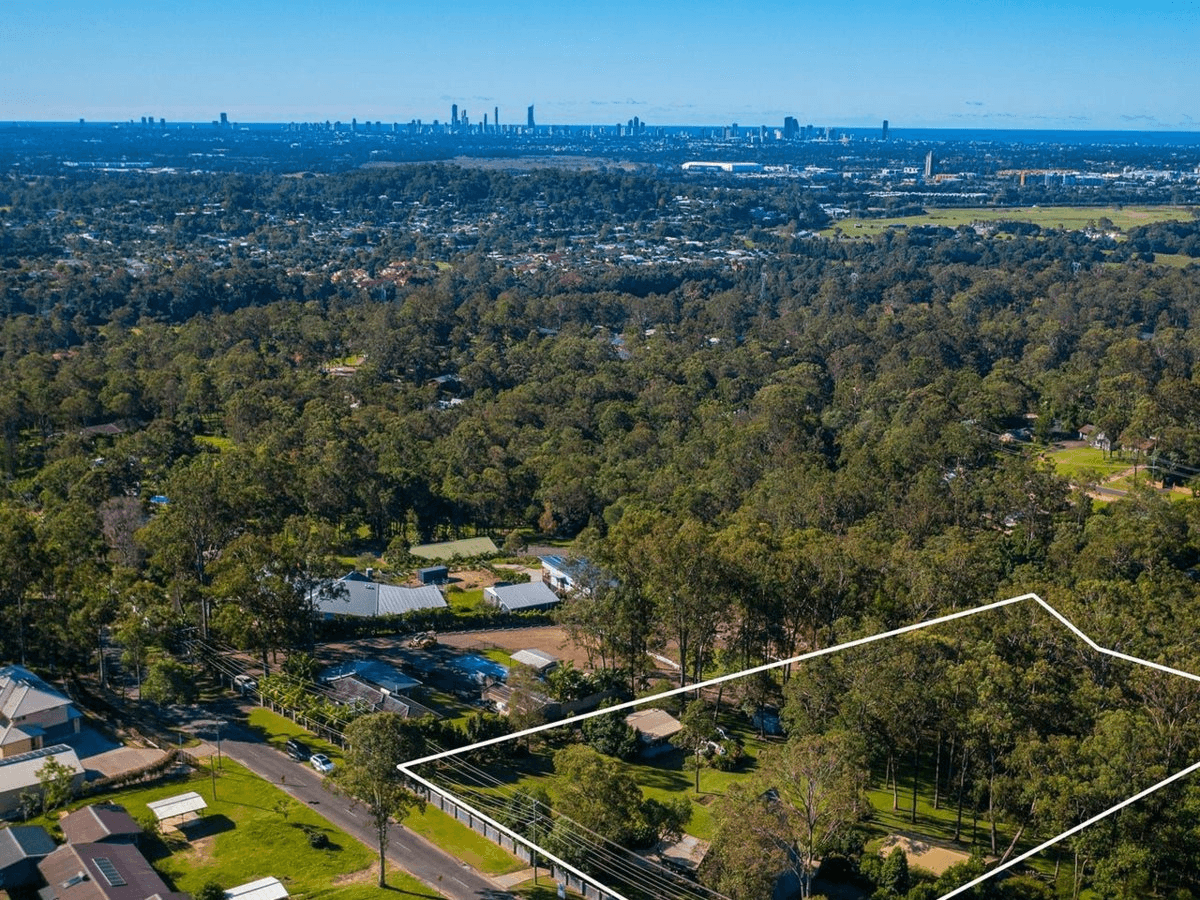 22 Tarrant Drive, MUDGEERABA, QLD 4213