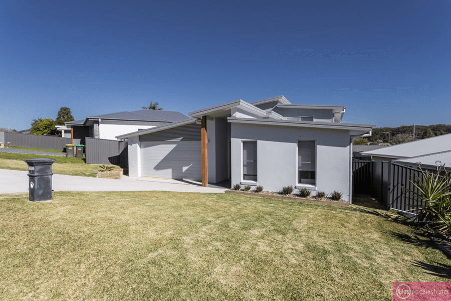 7 Moonee Creek Drive, MOONEE BEACH, NSW 2450