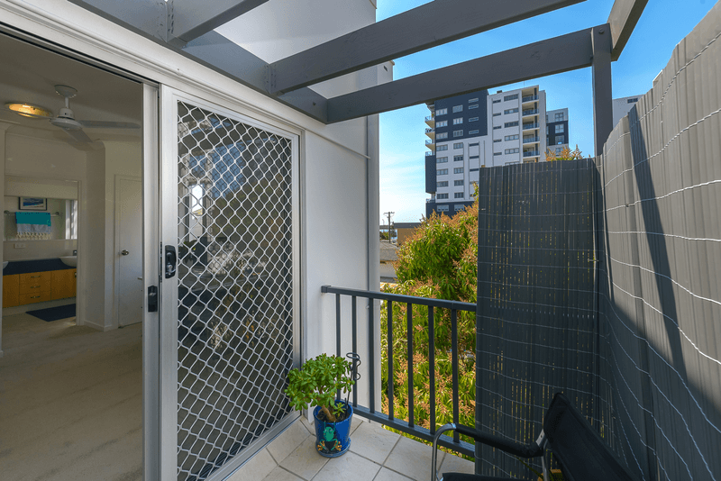 12/18-22 Parker Street, LABRADOR, QLD 4215