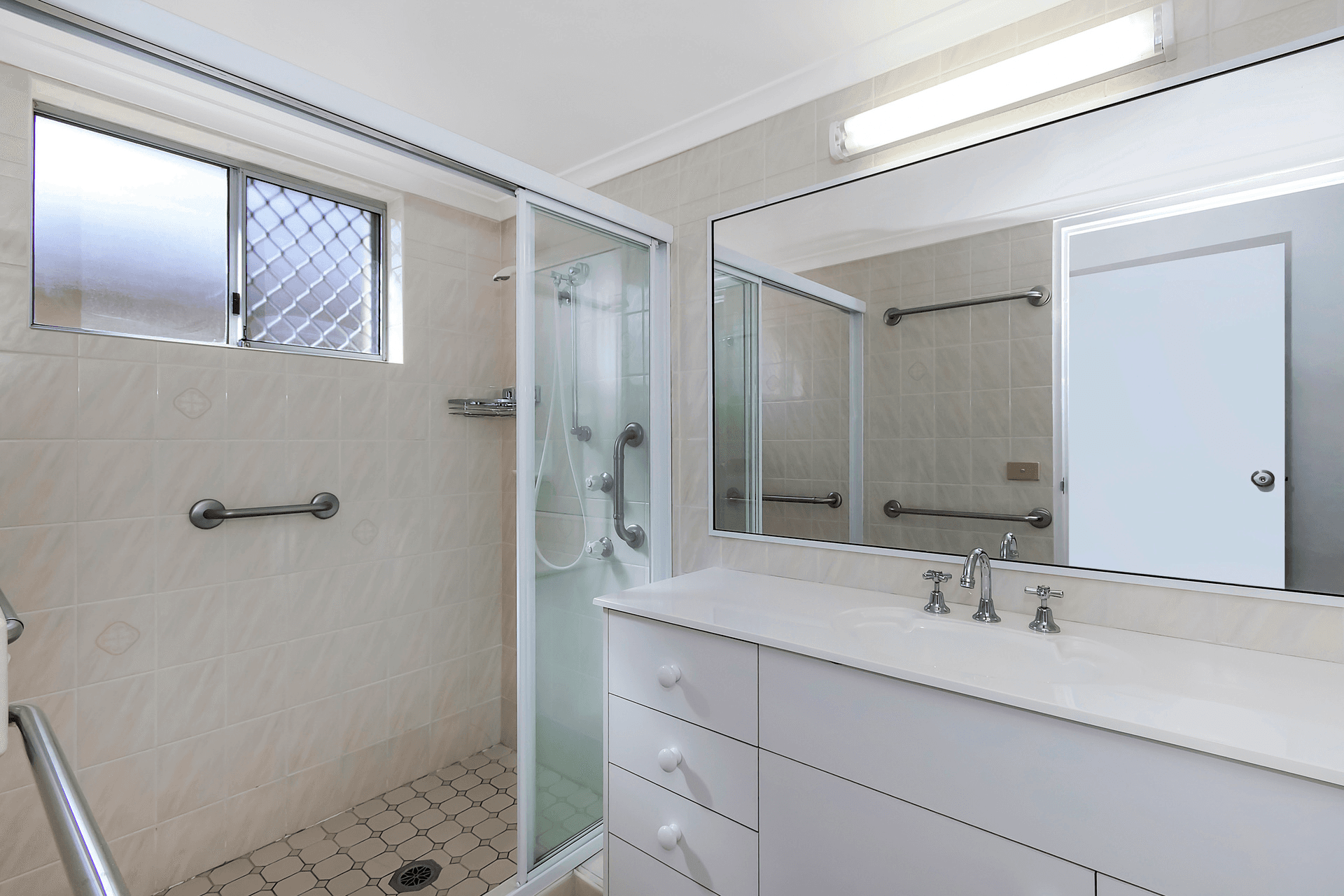 221/15 Lorraine Avenue, Berkeley Vale, NSW 2261