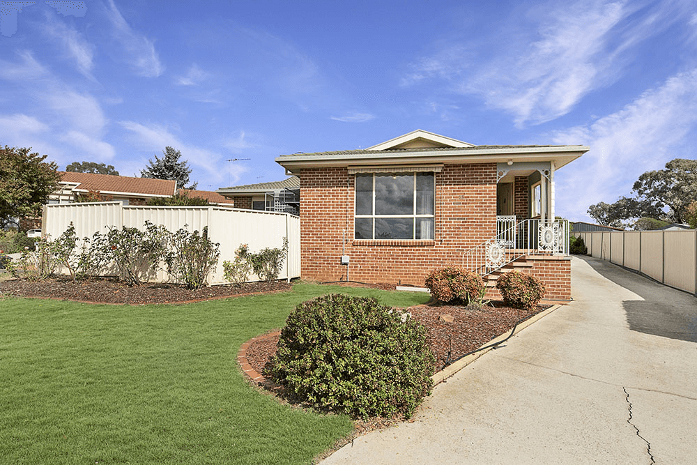 Unit 1/13 Chardonay Place, Queanbeyan West, NSW 2620