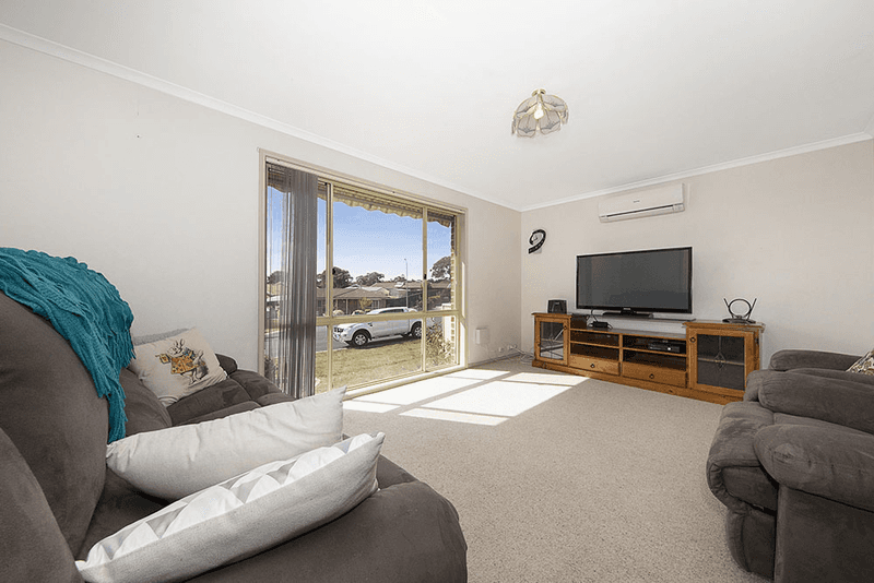 Unit 1/13 Chardonay Place, Queanbeyan West, NSW 2620