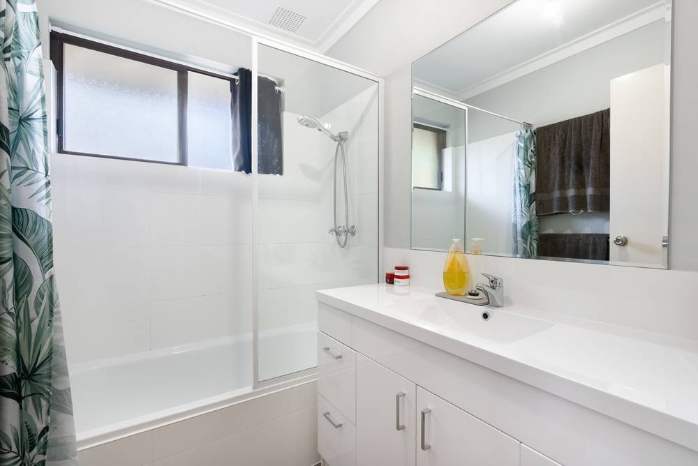 15 Voyager Court, COOLOONGUP, WA 6168