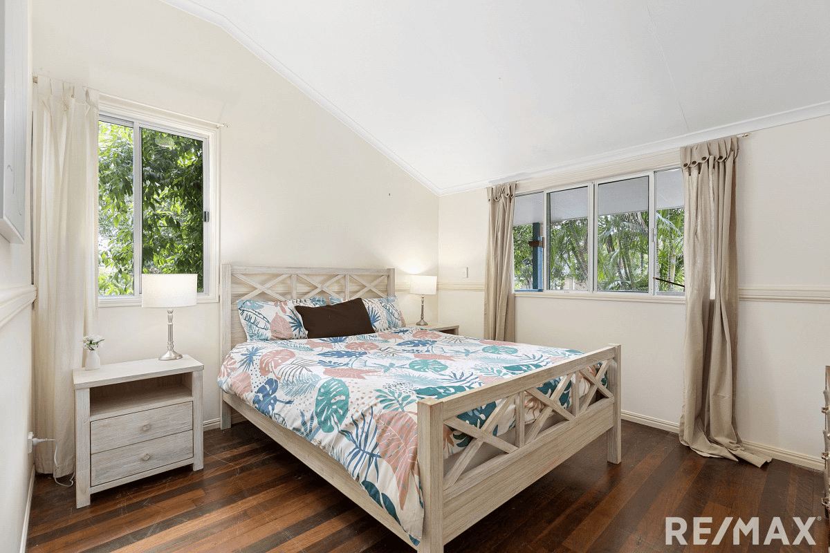 103 Limpus Street, Urangan, QLD 4655