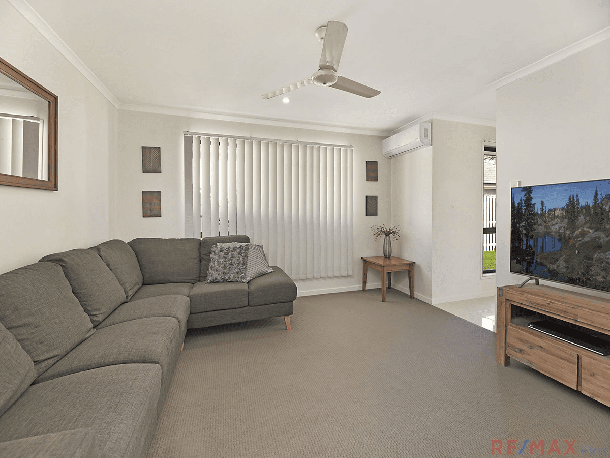 33 Elvena Circuit, Little Mountain, QLD 4551