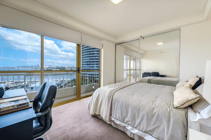 12/19 Oatland Esplanade, RUNAWAY BAY, QLD 4216