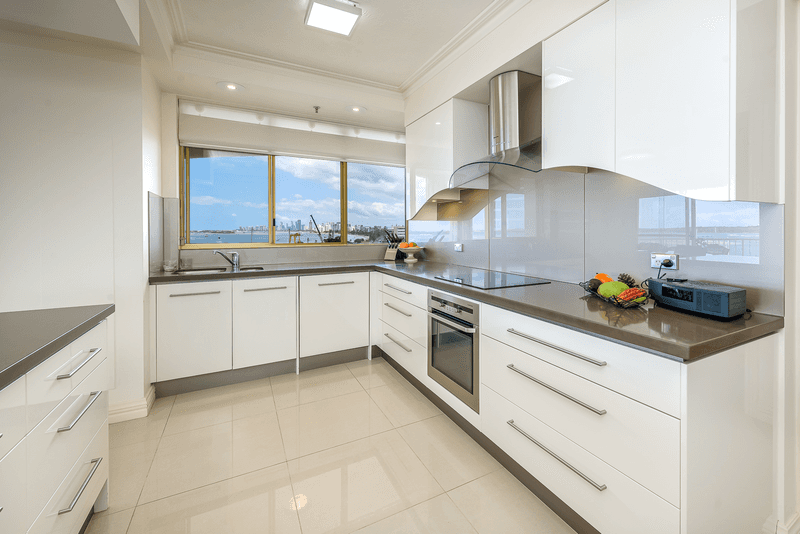 12/19 Oatland Esplanade, RUNAWAY BAY, QLD 4216