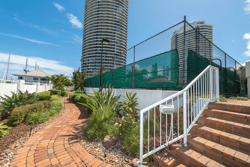 12/19 Oatland Esplanade, RUNAWAY BAY, QLD 4216