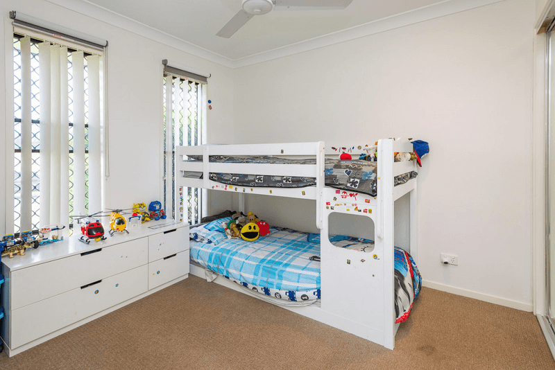 1/25 Hadrian Crescent, Pacific Pines, QLD 4211