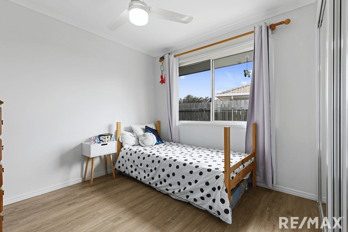 14 Currawong Court, ELI WATERS, QLD 4655