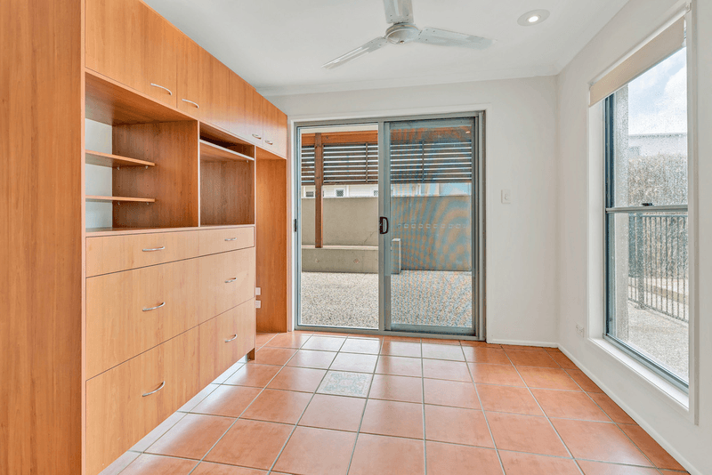 16 Skiff Street, SOUTHPORT, QLD 4215