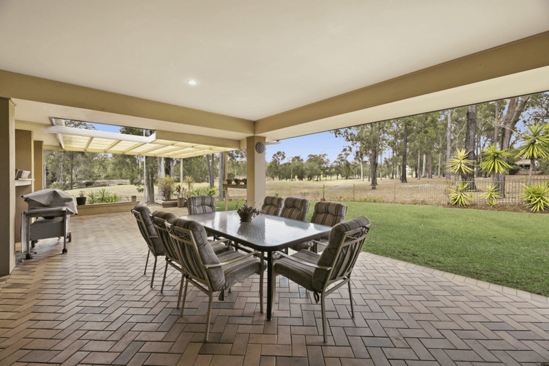 11 London Chase, Arundel, QLD 4214