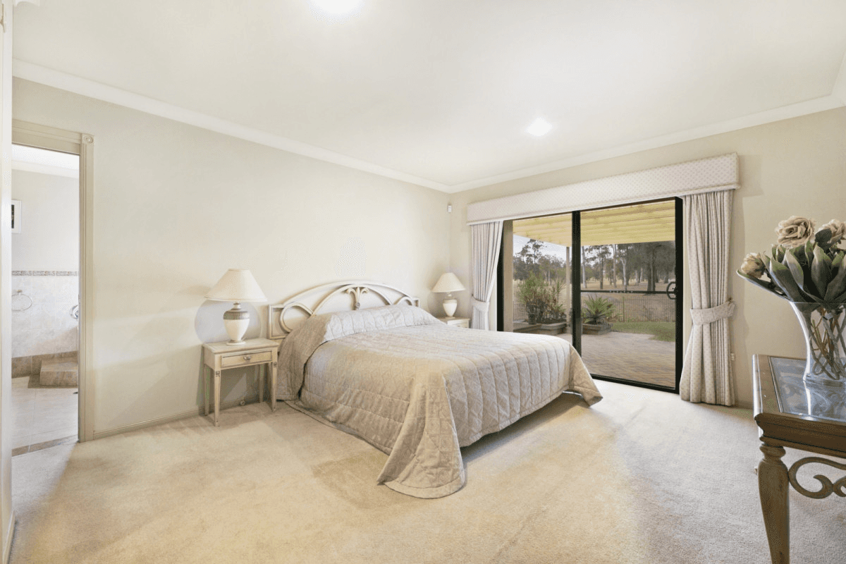 11 London Chase, Arundel, QLD 4214