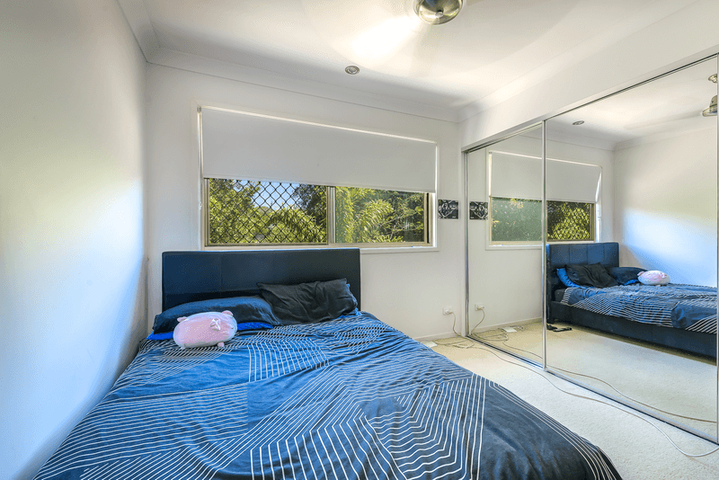 18 Barton Avenue, SOUTHPORT, QLD 4215